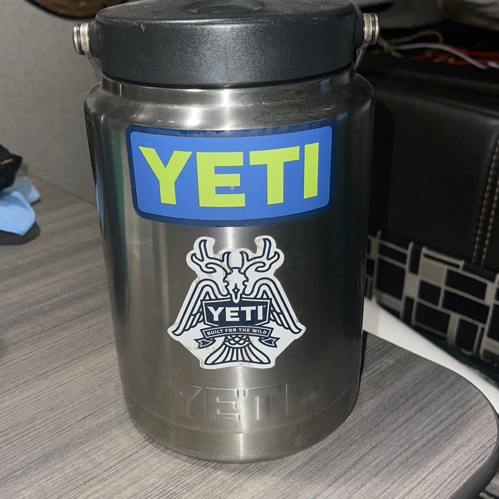 Yeti half gallon jug.